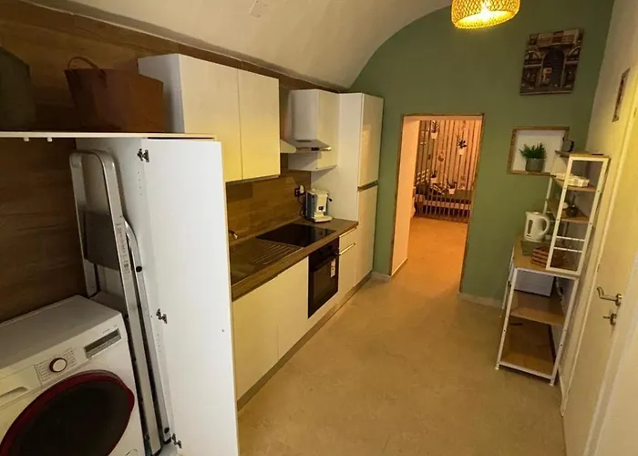 Metro House Apartment *