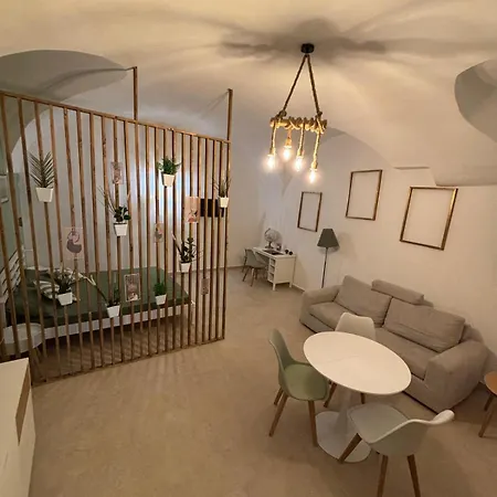 Metro House Neapol