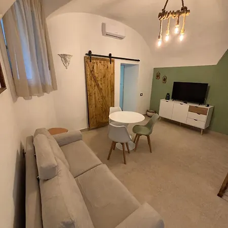 Metro House Neapol
