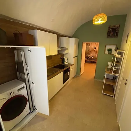 Metro House Apartmán *