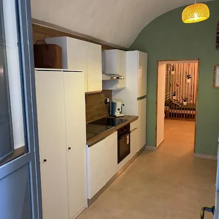 Metro House Neapol