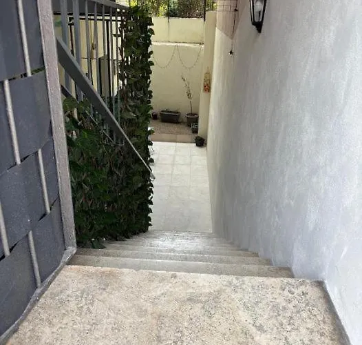 Metro House Апартаменты